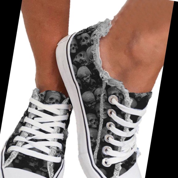 Shoes - Skull print sneakers/ tennis shoes